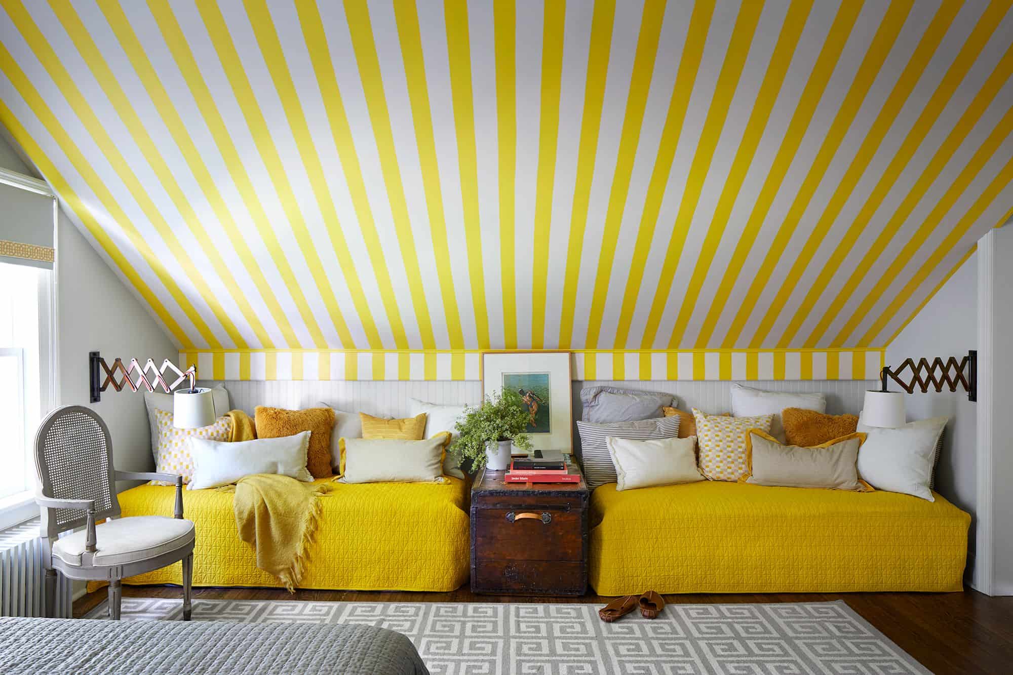 accent yellow room
