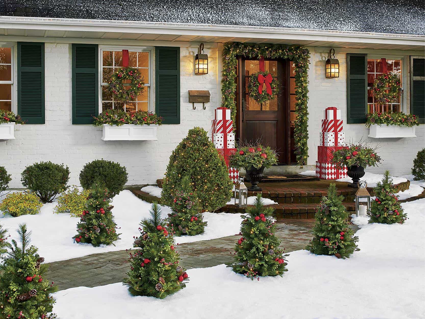 light it up porch Delightful Outdoor Christmas Decorating Ideas