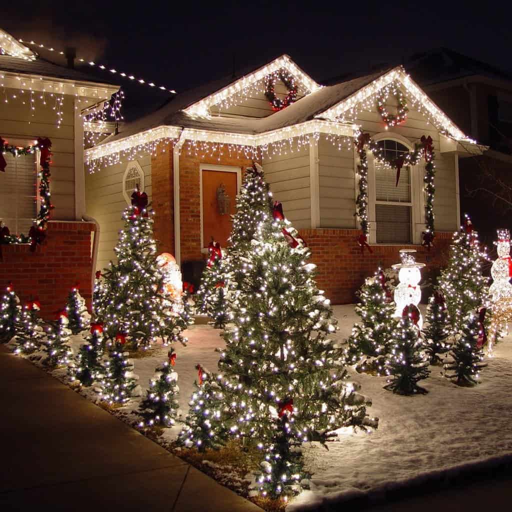 Delightful Outdoor Christmas Decorating Ideas