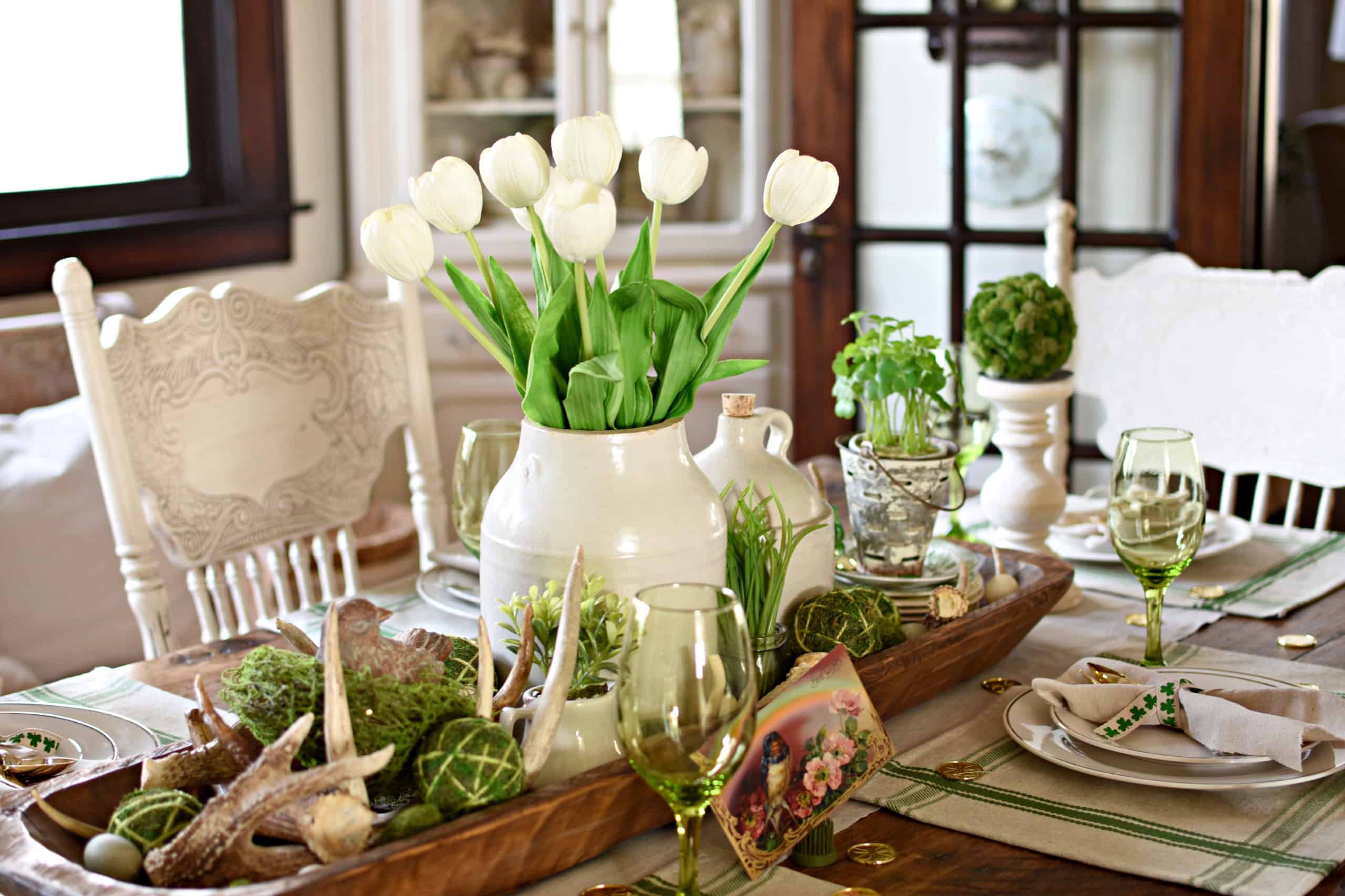 Breathtaking Spring Dining Table Centerpieces