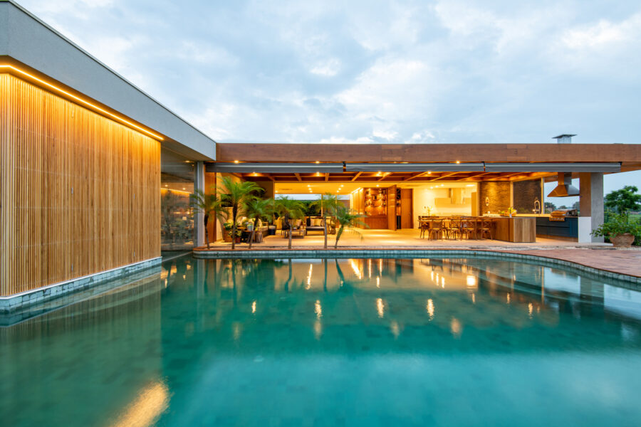 11 Luxury Home Ideas with Enchanting Swimming Pools