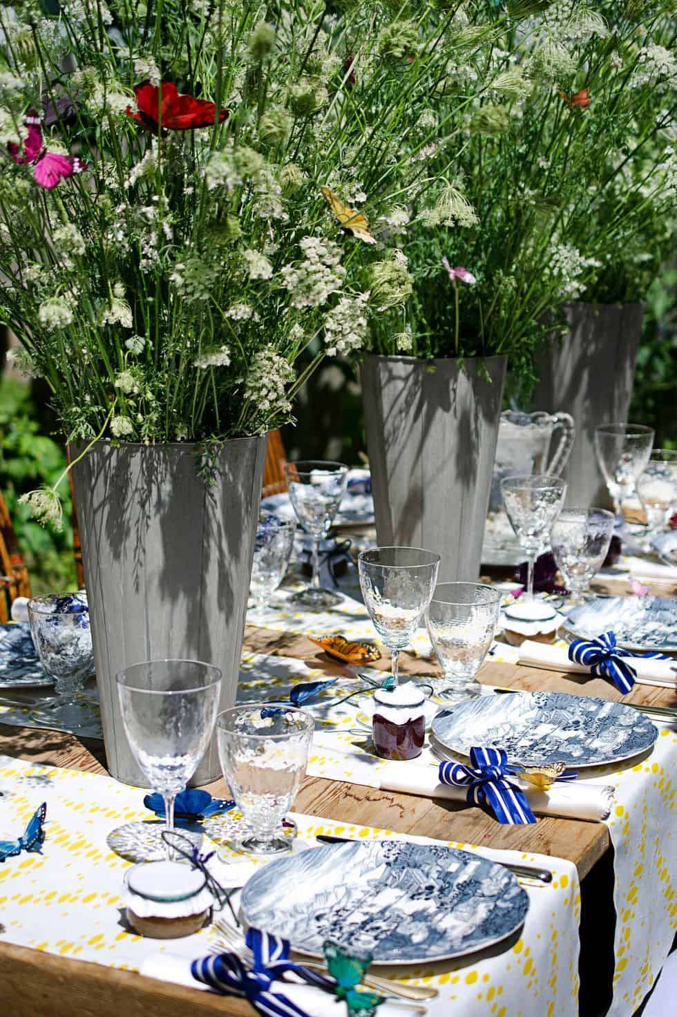 mismatch pattern Wow Worthy Easter Dining table Centerpieces