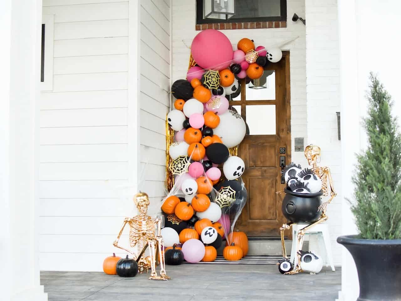 Halloween front porch décor that will make your neighbors jealous