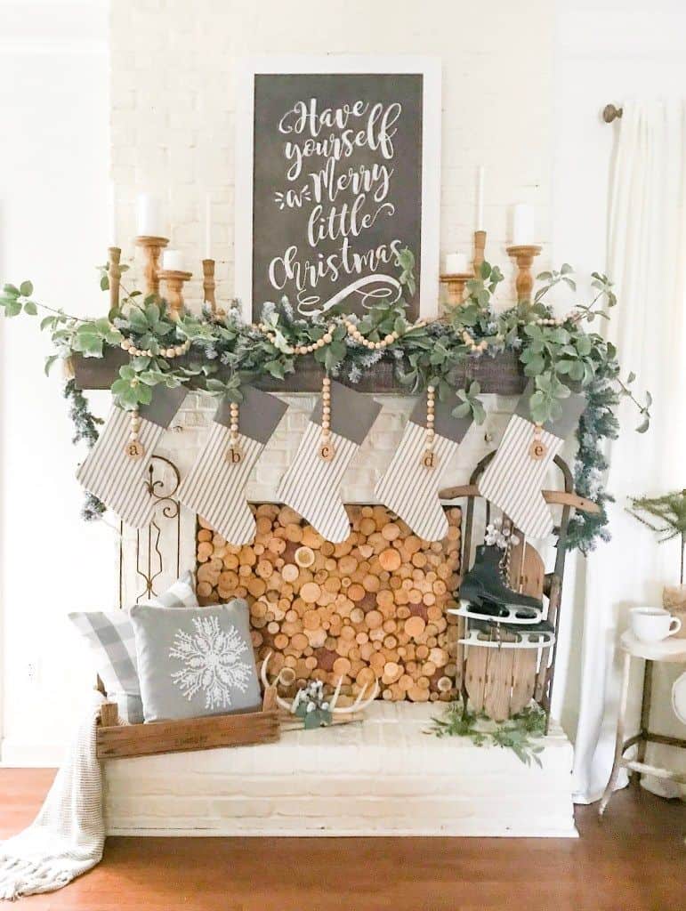 How To Decorate The Fireplace Mantel For Christmas