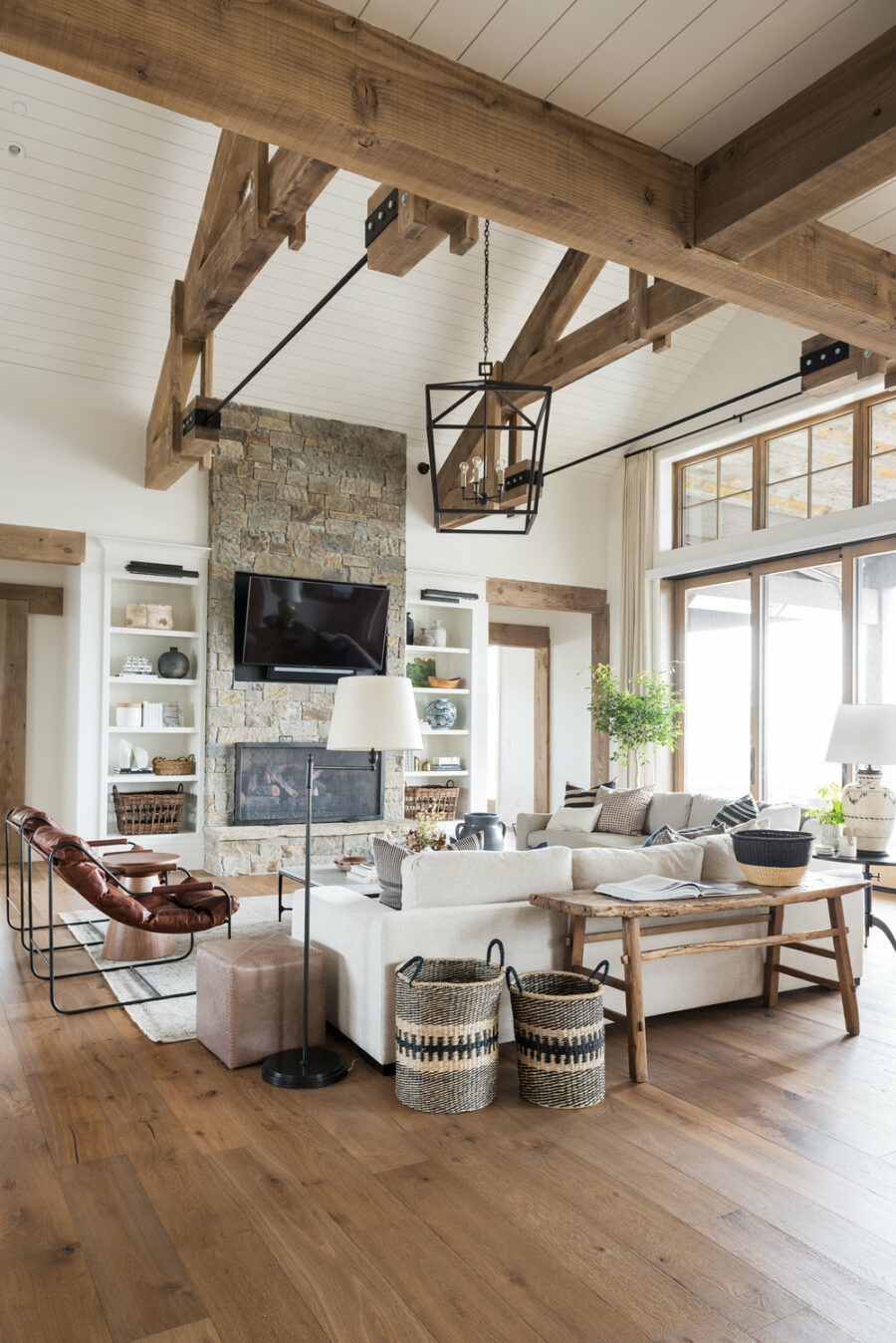 Modern Farmhouse: Where Rustic Charm Meets Contemporary Style