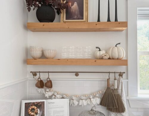 30 Halloween Shelf Decor Ideas So Stylish, Even Your Books Will Be Jealous