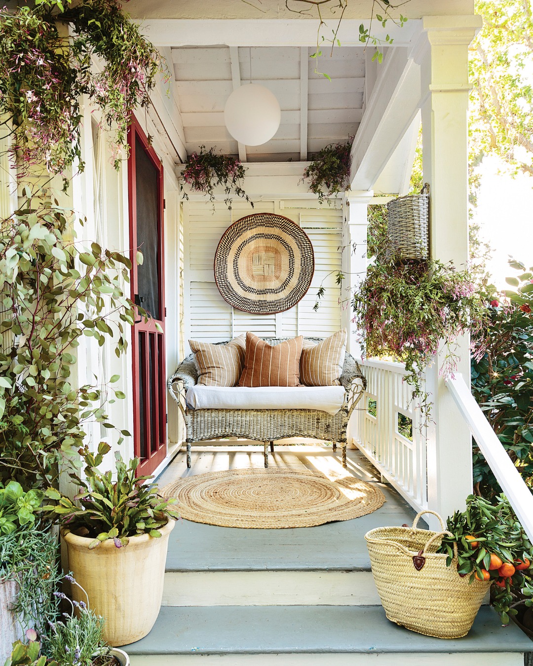 01-narrow-front-porch-jasmine-wicker-loveseat