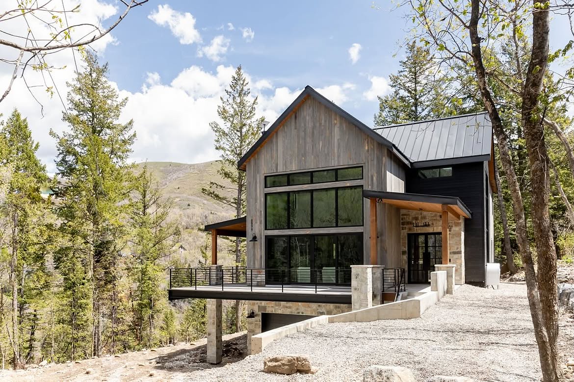 06-mountain-cabin-weathered-wood-cantilevered-deck-metal-roof