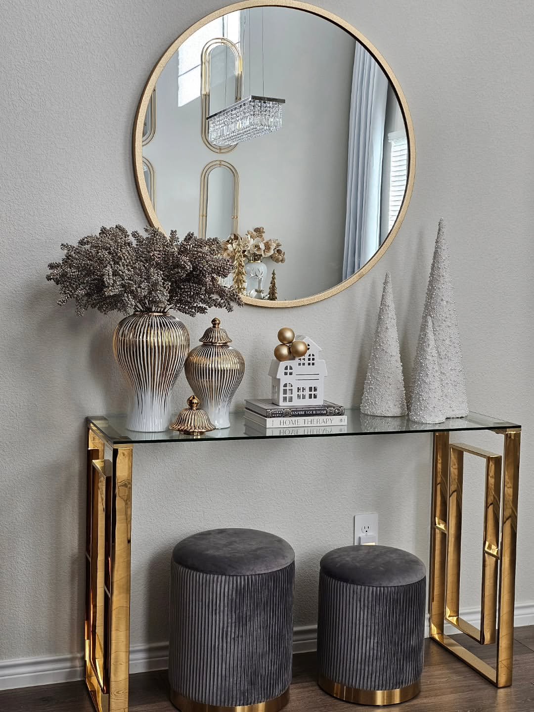 11-gold-white-glam-entry-christmas-vignette