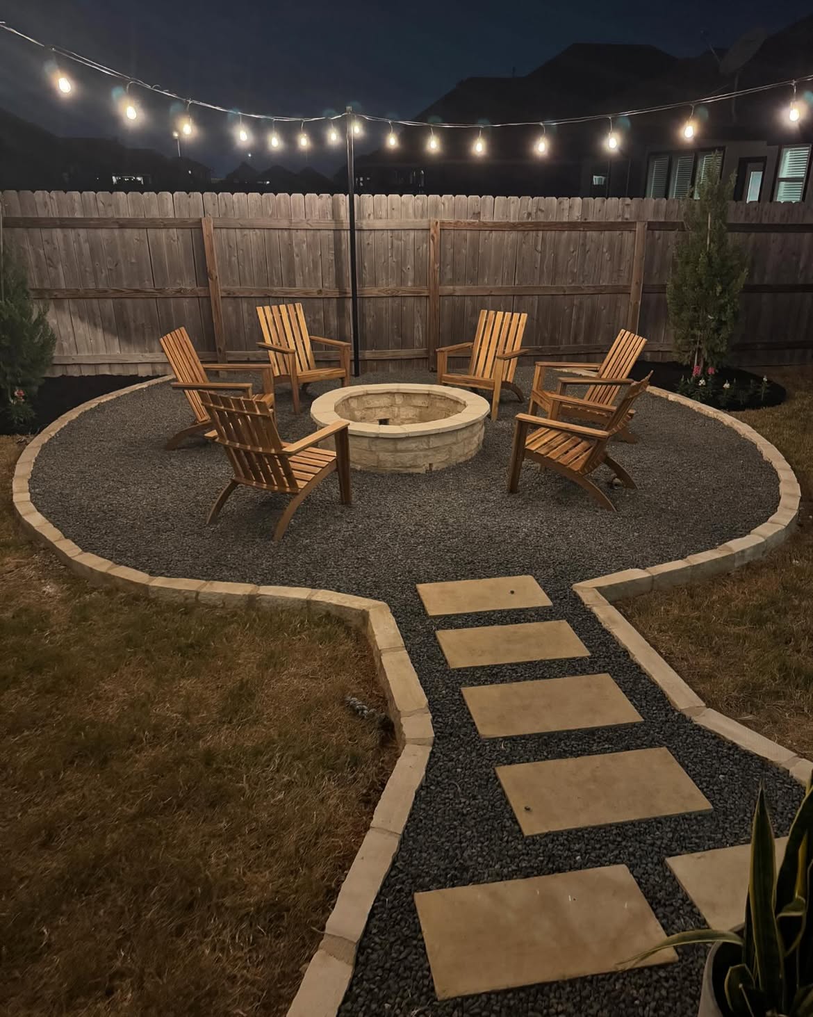 backyard-fire-pit-circular-gravel-stepping-stones