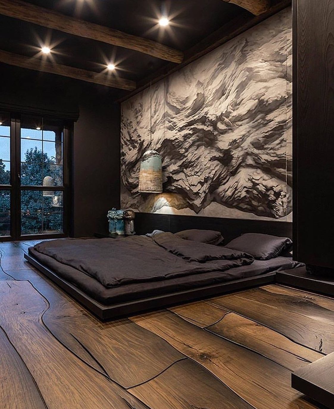 black-bedroom-ideas-sculpted-plaster-feature-wall