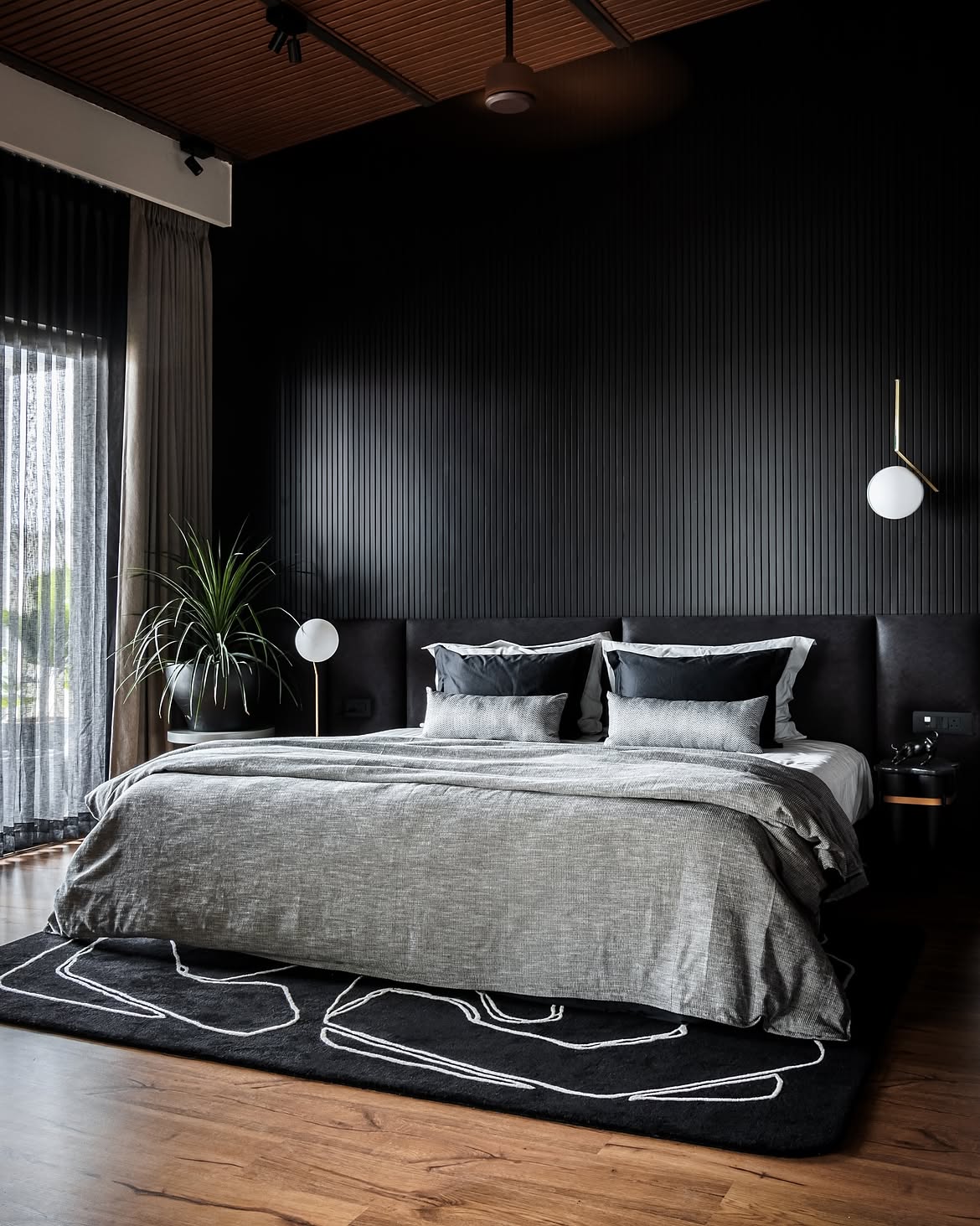 black-bedroom-ideas-slatted-wood-wall-graphic-rug