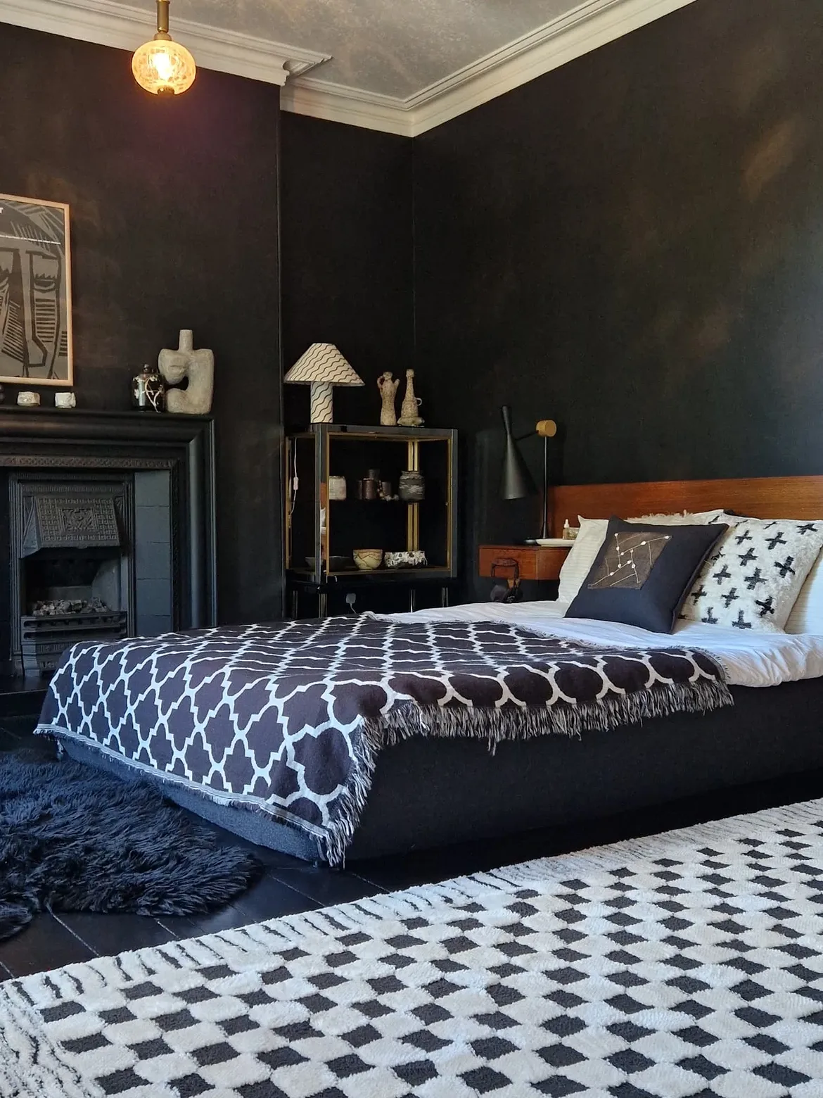 black-bedroom-ideas-victorian-period-fireplace