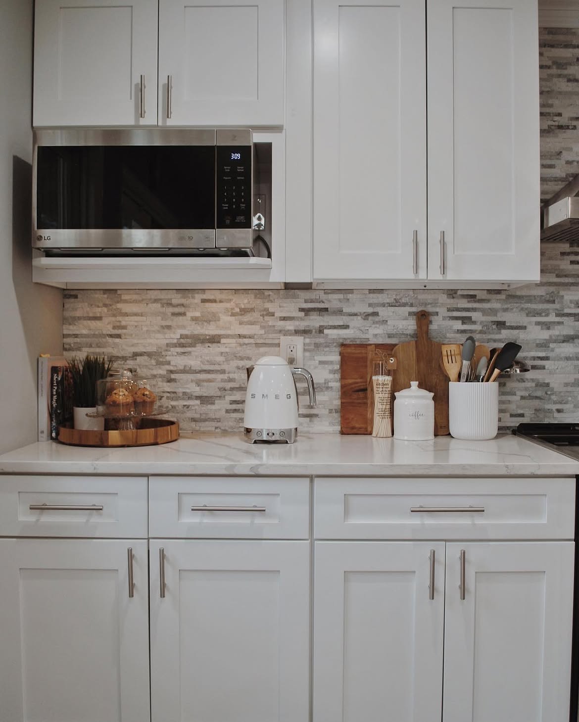 classic-white-kitchen-corner-countertop