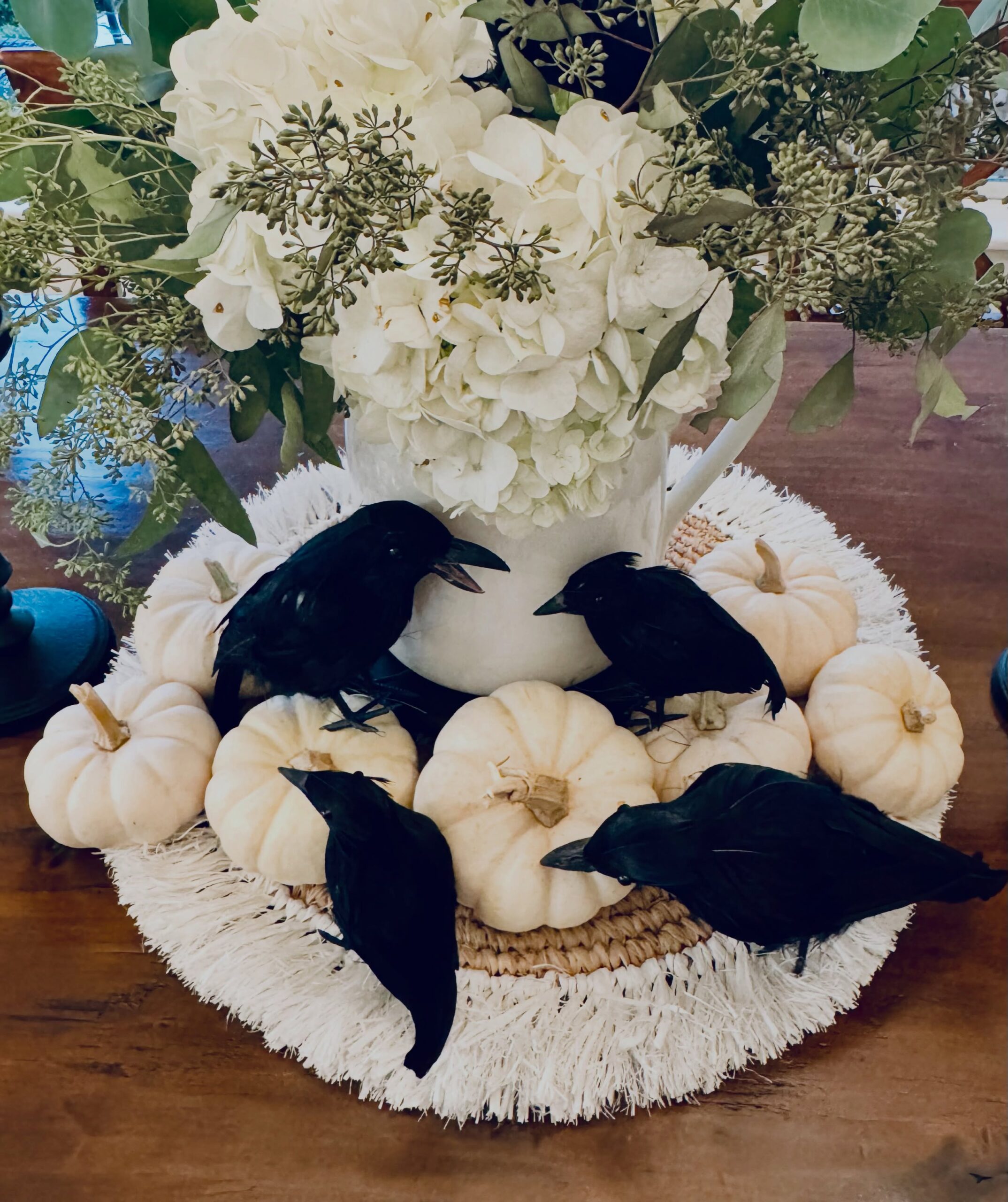 crows-and-white-pumpkins-with-white-hydrangeas