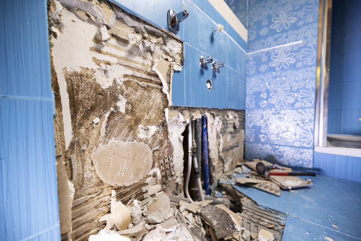 Nobody rips out bathroom tile anymore: the new solution is faster, easier and far cheaper