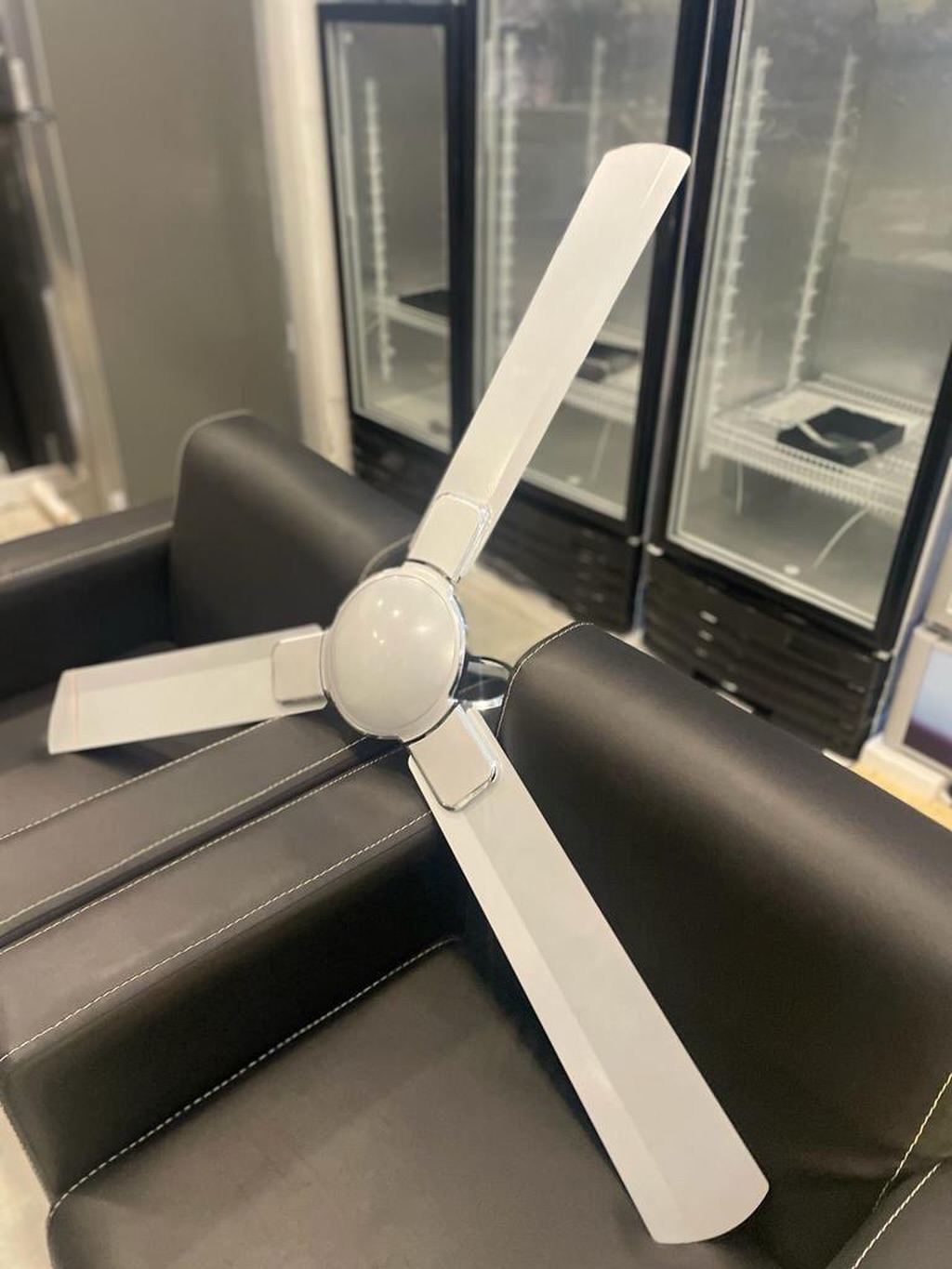 minimalist-three-blade-slim-ceiling-fan