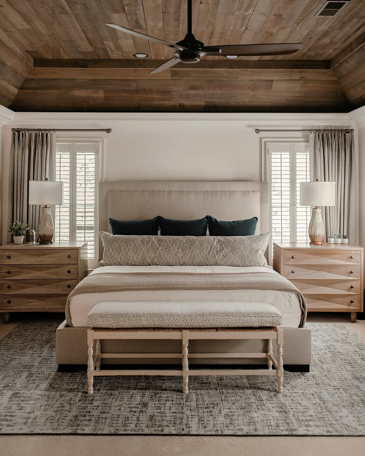 rustic-wood-plank-bedroom-ceiling-with-fan