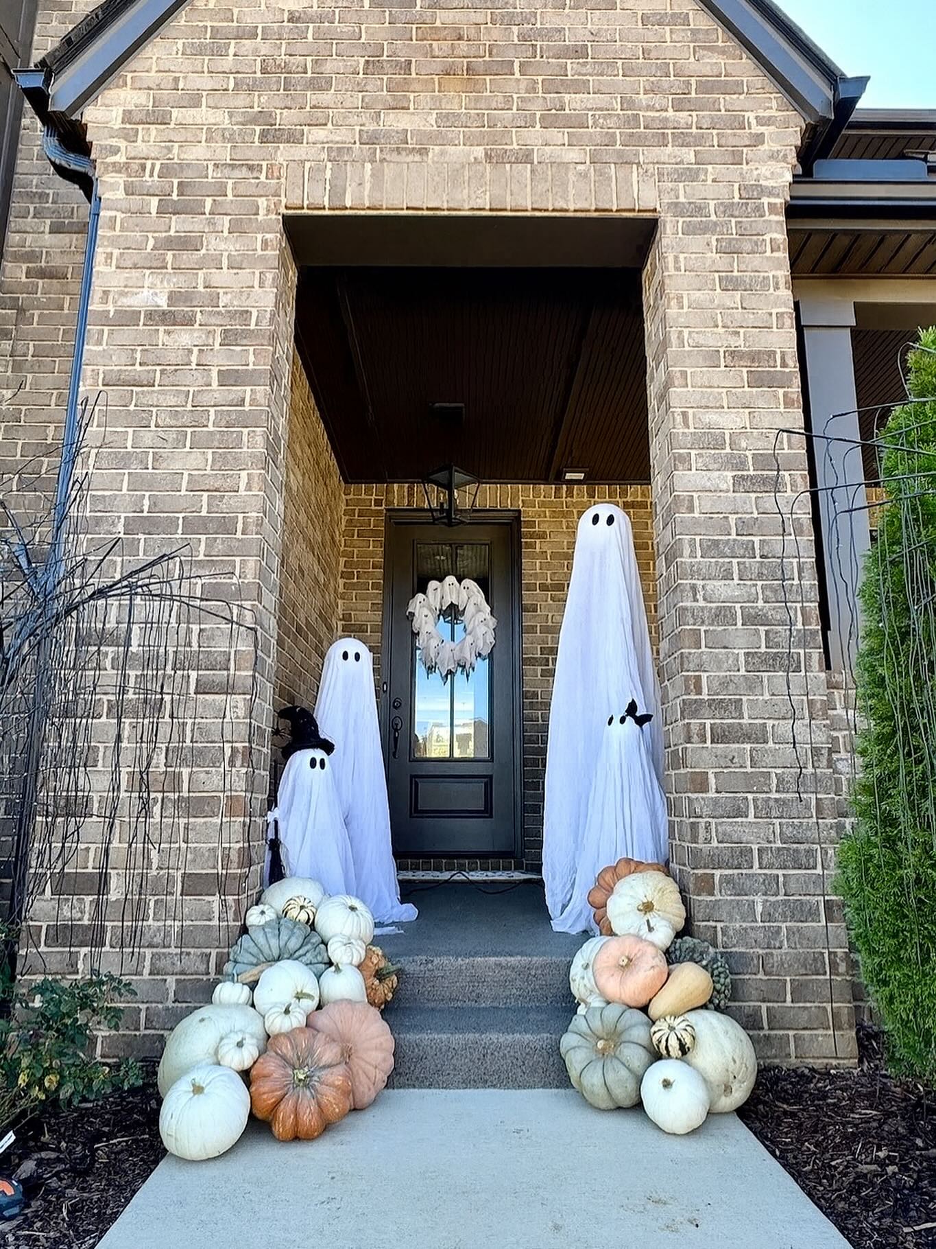 sheet-ghosts-flanking-door-halloween-porch