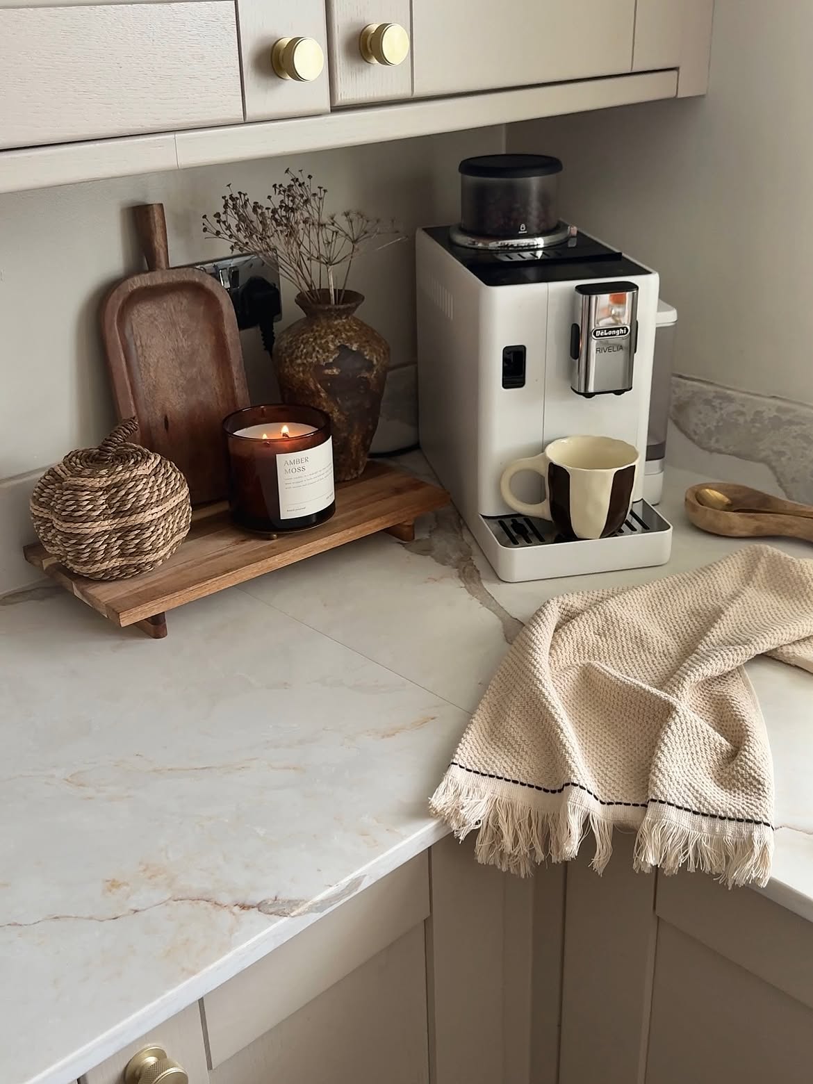 soft-cream-coffee-nook-corner-countertop
