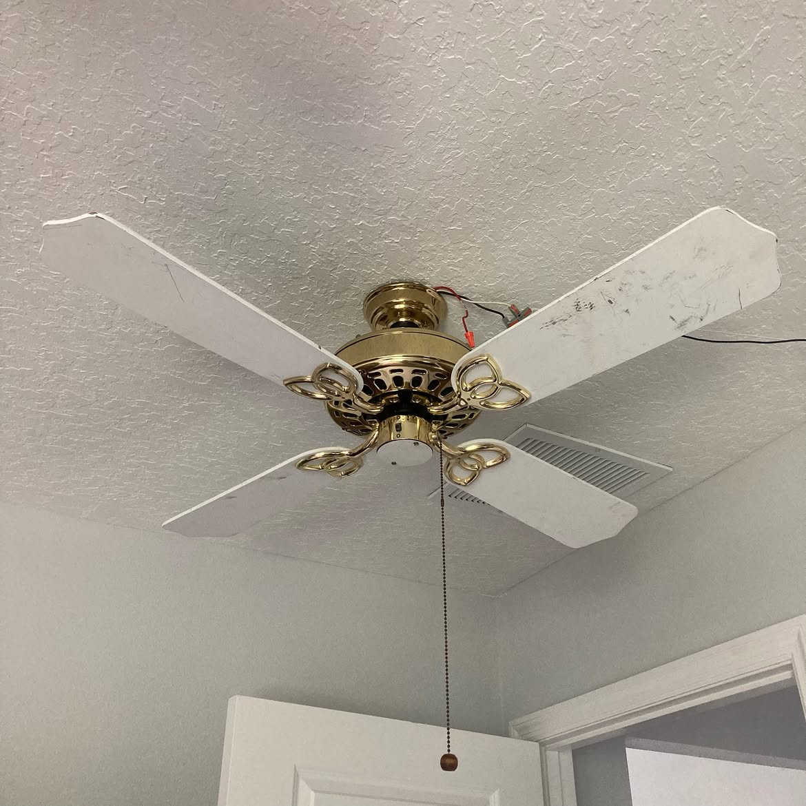 vintage-white-ceiling-fan-textured-ceiling