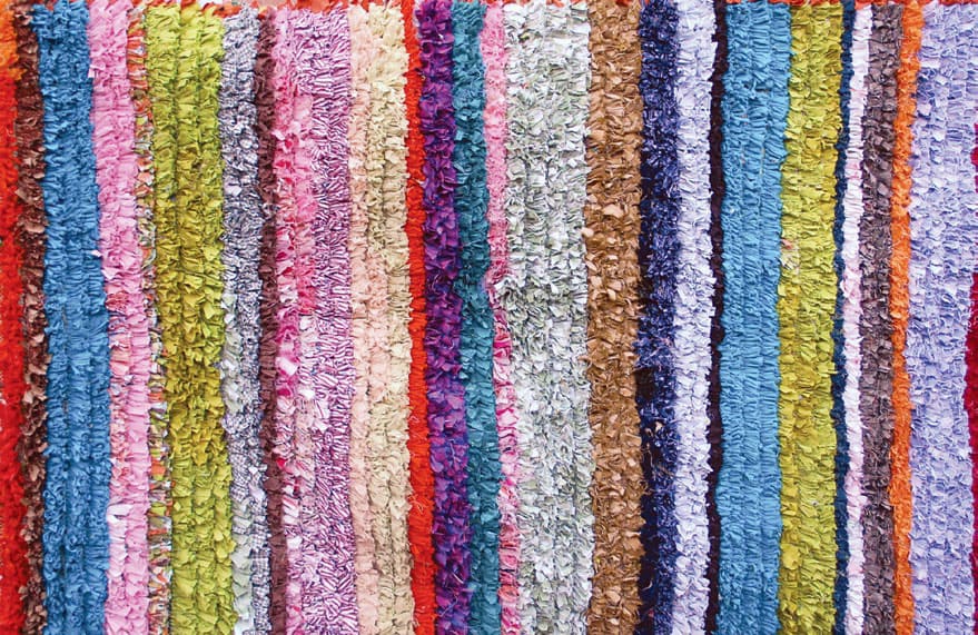 wow-a-carpet-made-from-pieces-of-your-life-your-memories-and-some-old-clothes-3a.jpg