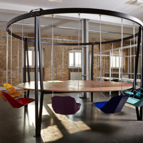 Round Swing Table King Arthur by Duffy London