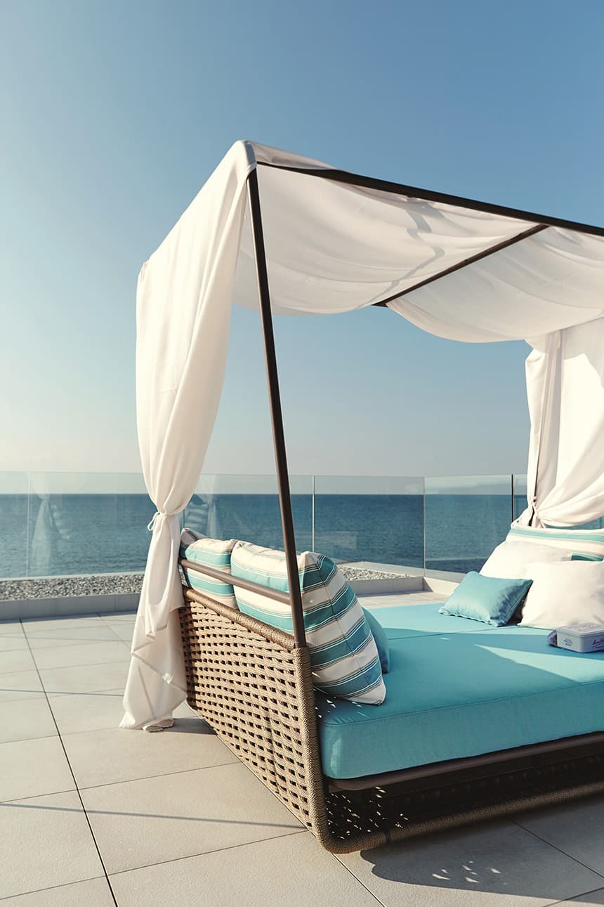 garden-bed-white-canopy-portofino-roberti-rattan.jpg