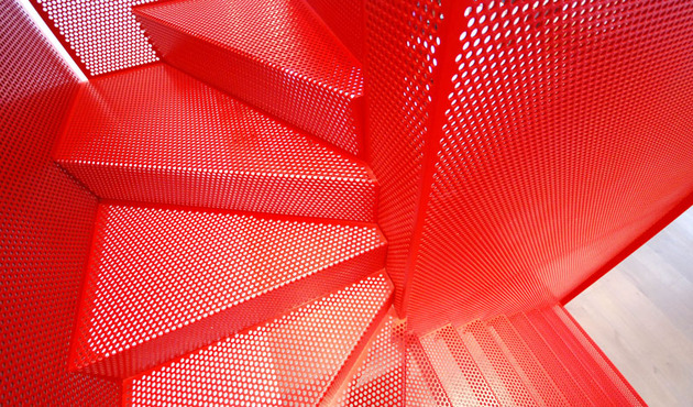 amazing-bespoke-red-hot-perforated-steel-suspended-staircase-diapo-7-colour.JPG