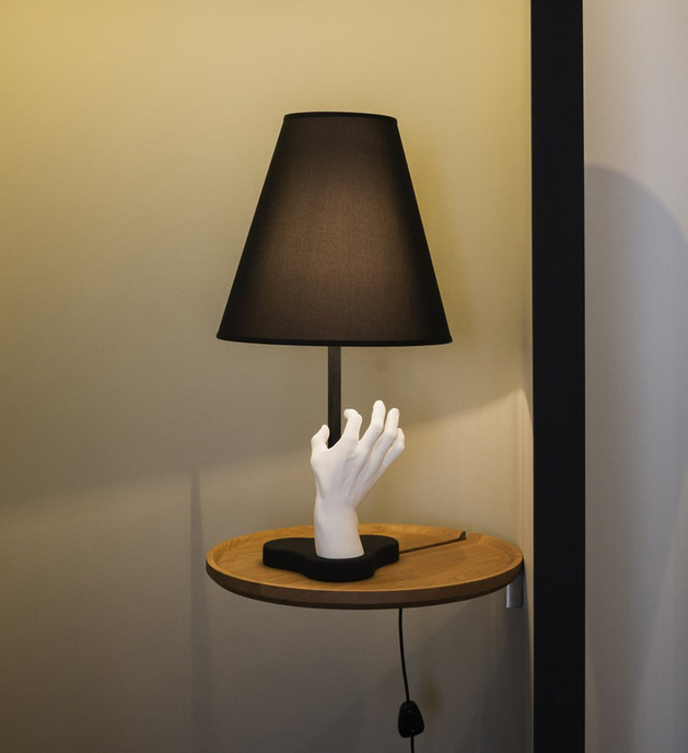 funky table light mano with helping hand from fontanaarte 1 thumb 630x688 25582 Funky Table Light Mano with Helping Hand from FontanaArte
