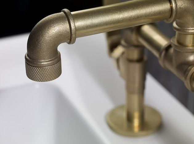 watermark-elan-vital-industrial-style-faucet-close-up-11.jpg