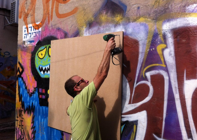15-graffiti-panels-street-art-project-furniture.jpg