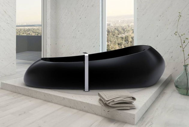 modern black bathtub space ship zaditaly thumb 630xauto 57682 Black Bathtubs for Modern Bathroom Ideas with Freestanding Installation