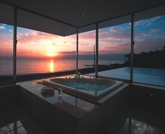 magnificent bathroom view pacific ocean 1 thumb 630x510 66730 40 Stunning Luxury Bathrooms with Incredible Views