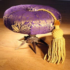 Beggar Stool – a unique upholstered seat from the bohemian furniture collection