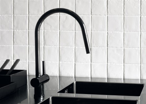 black-kitchen-faucet-zucchetti-1.jpg.jpg