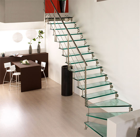 Cast staircase Swing in clear glass