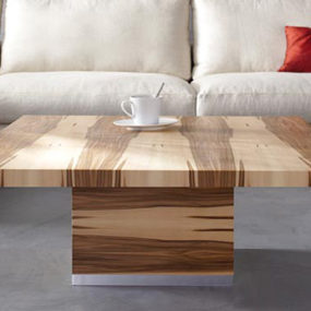 由舒尔特设计的可移动台面和可调节高度的凉爽咖啡桌