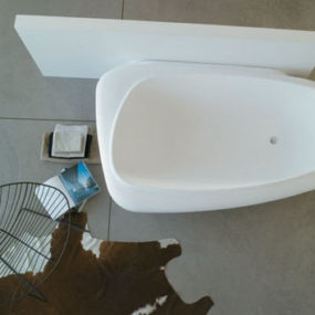 Disegno Ceramica的现代浴室 - 新的流体浴室
