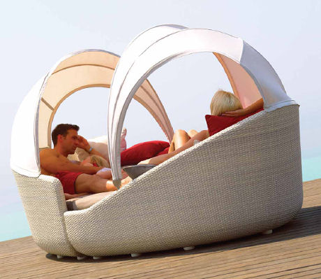 Contemporary Outdoor Furniture by Gloster – the Eclipse outdoor collection: an intimate and private space