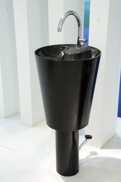 height-adjustable-sinks-pedal-pedestal-rapsel-1.jpg