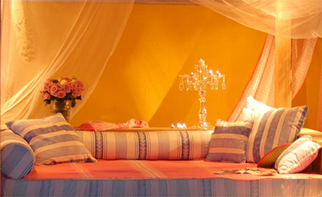 honeymoonfurnbedinside Luxury Gazebo from Honeymoon   water proof gazebos