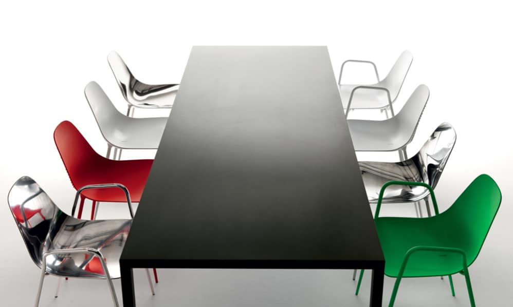 lacquered aluminium table and chairs from opinion ciatti 7
