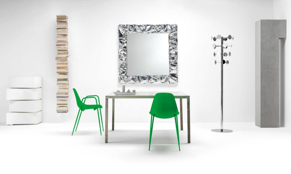 lacquered-aluminium-table-and-chairs-from-opinion-ciatti-9.jpg