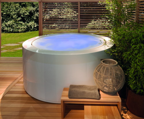 outdoor soaking tub minipool zucchetti kos 1 Outdoor Soaking Tub: Minipool by Zucchetti.Kos