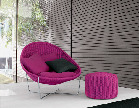 Indoor Woven Chair Nido from Paola Lenti – beautiful design in vivid purple