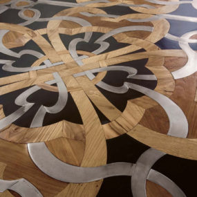 木地板马赛克与钢和石材插入物构成Parchettificio