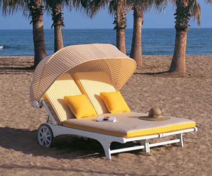 Triconfort Rivera lounger in stripes