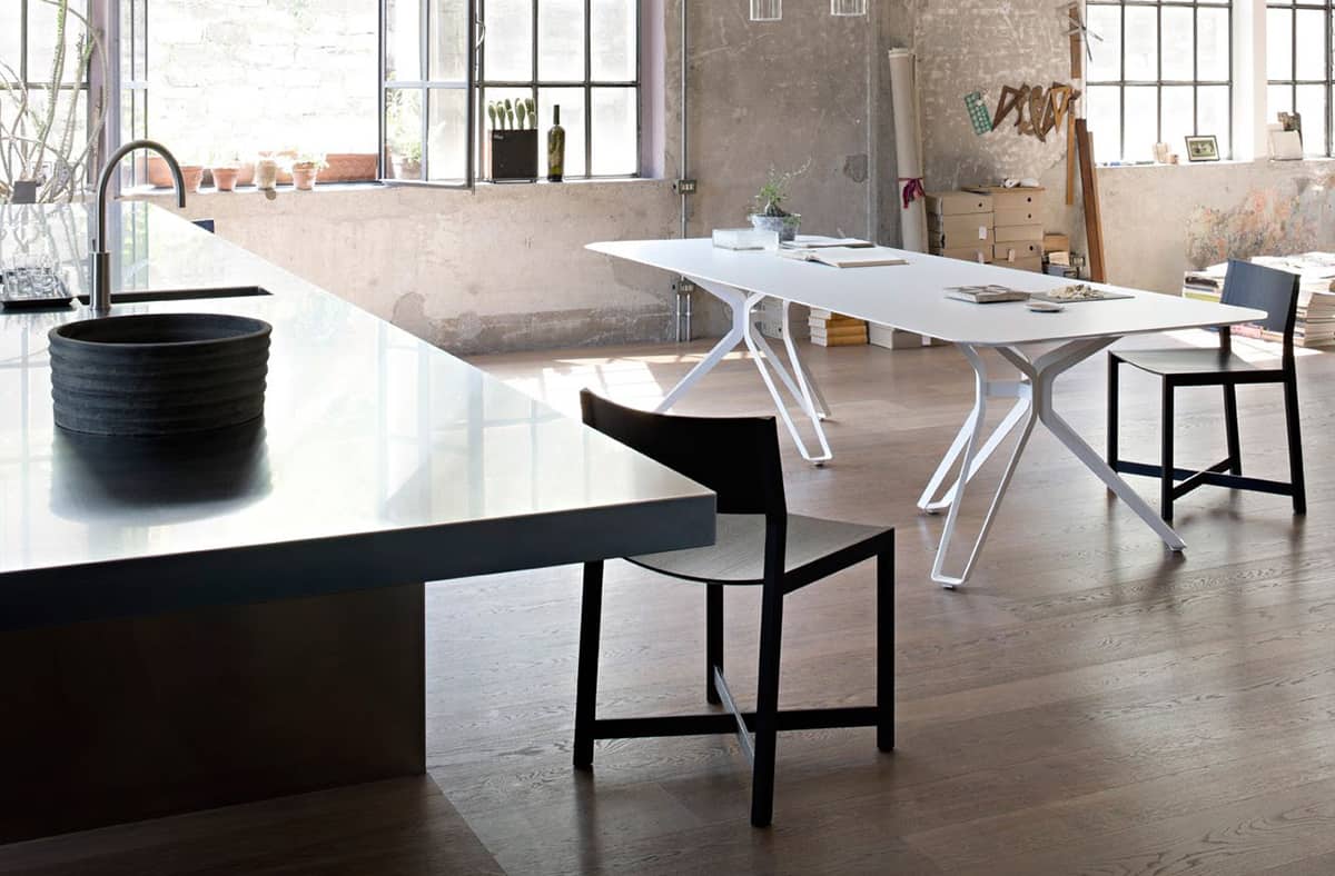white tripod dining table by lema 2