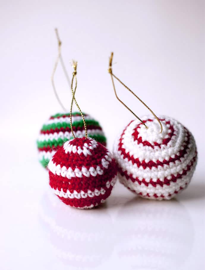 crocheted-christmas-tree-ornaments-15-bobbles.jpg